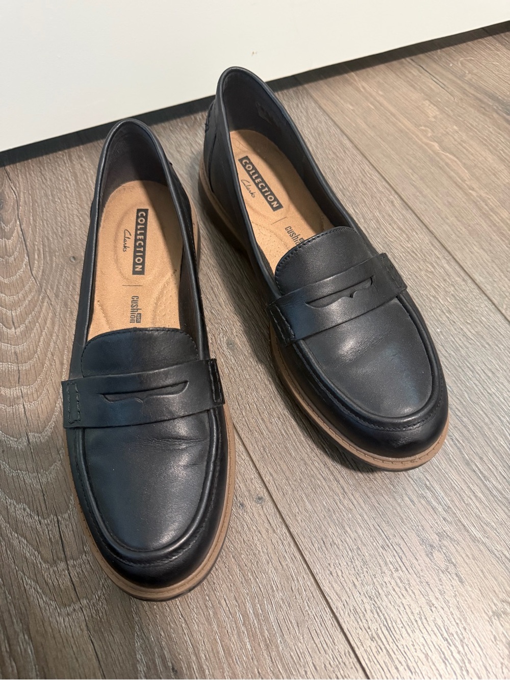 Women’s Clark’s black loafers size 8